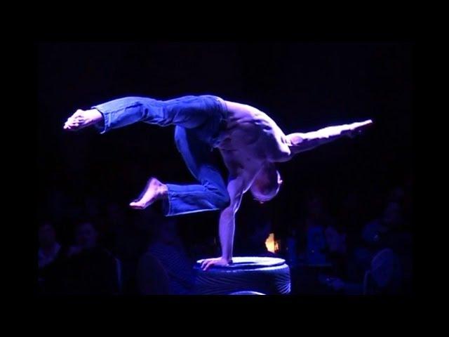 Akrobatik Handstand entertainment Dinnershow in Frankfurt Germany