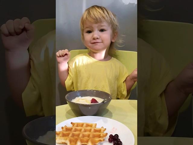 Доброго дня и приятного аппетита от Яси#семья#дочь#завтрак#