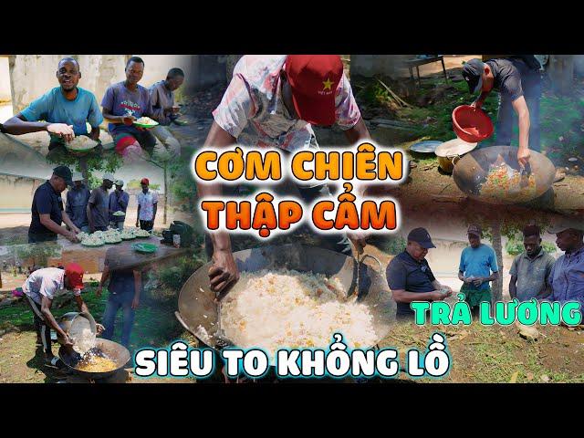 Quanglinhvlogs || Nồi Cơm Chiên "Siêu To Khổng Lồ" - Bữa Trưa Chất Lượng Cho Đội Thợ Xây.