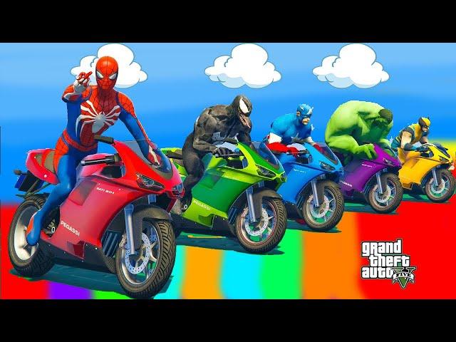 الأبطال الخارقين على القضبان دوامة قمع جسر SPIDER MAN! ️on Motorcycle in Spiral Bridge Stunt