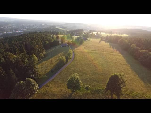 Karlštejn (lovecký zámeček) a jeho malebné okolí (Svratouch)