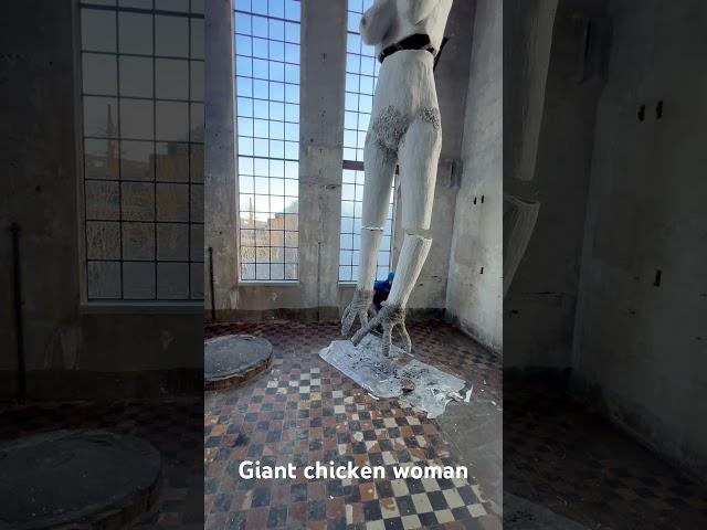 Giant chicken woman in Skien delivers cringe rain #vannabowless #modernart