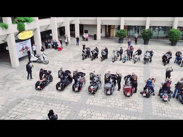 Harley-Davidson Hochzeit in Linz Neues Rathaus 1/2