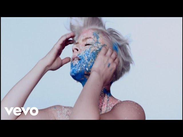 Robyn - Cobrastyle