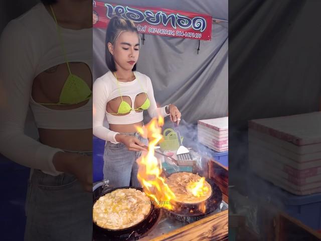 Hardworking Thai Lady Selling Delicious Fried Mussels -Thai Street Food