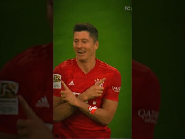 Gakpo or Lewandowski 