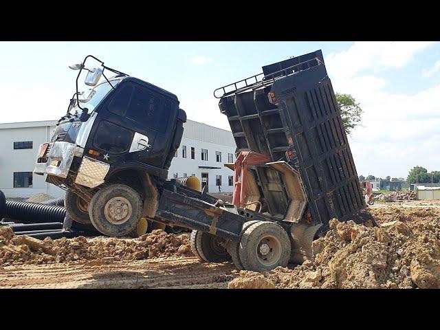 Bulldozer Truck with broken front wheel #cr #trock #sorts #love