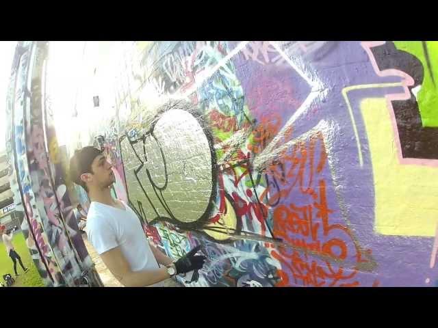 Graffiti by Monkey Brain in Australia (video by Thijmen Lankveld)