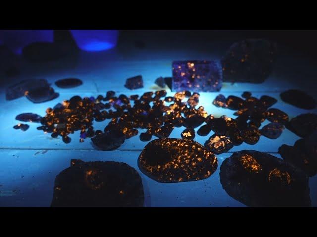 How and Where to Find Glowing Rocks, Sodalite that glow under UV Emberlites, Seynite Rich  rocks