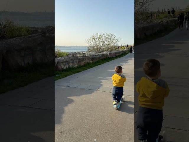 Bebeğinizin scooter sürmesinin ne kadar büyük kolaylık olduğunu neden daha önce söylemediniz? 