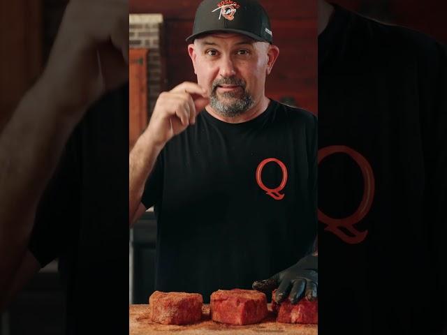 Pro Tip: cookin' and seasoning a 2.5" steak  #steakonthetraeger #steak #steakrecipe #kosmosq