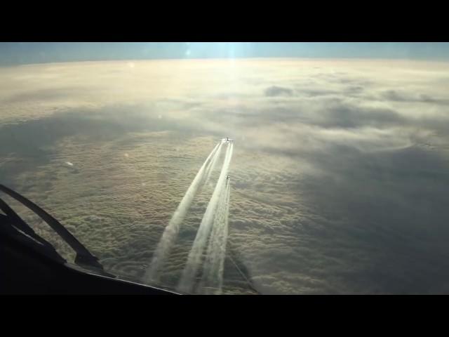 Boeing 787 at cruising altitude over the Atlantic. Flight deck view!