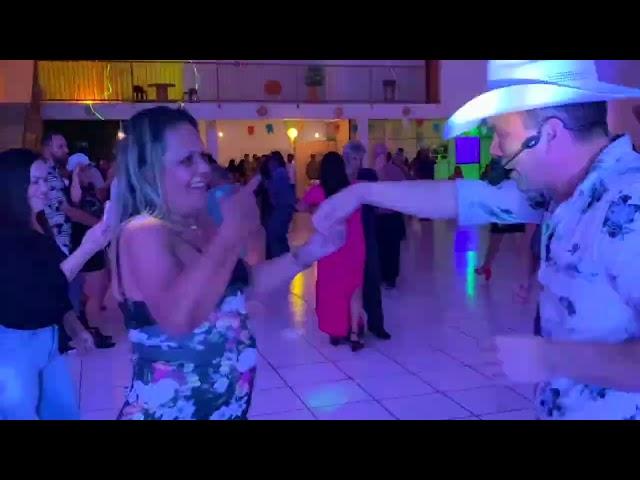 Forró Me agarra que eu deixo e roda morena em Umuarama Gabriel Pasa