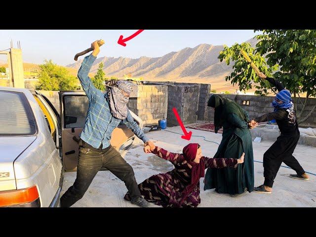 The story of Leila being kidnapped by two unknown men: Was Ali's father involved?