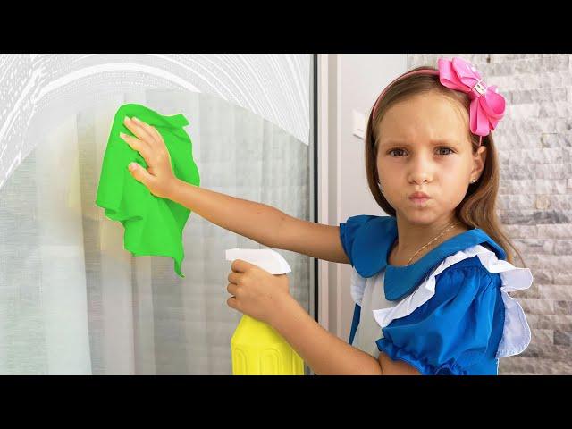 Sofia helps Mom and stories about Play with Cleaning Toys