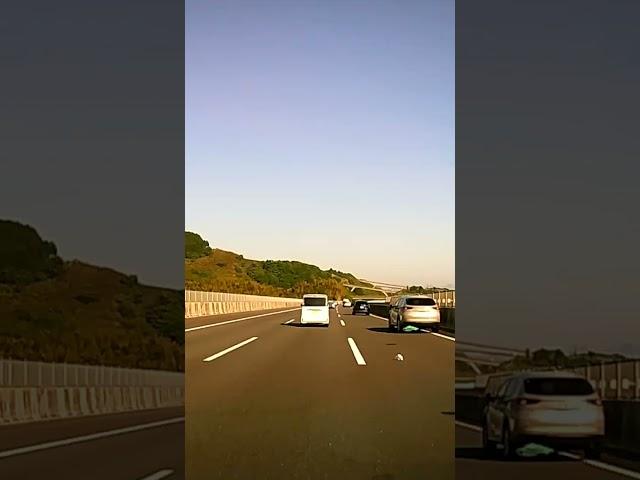 高速道路　追い越し中に落下物が#Shorts