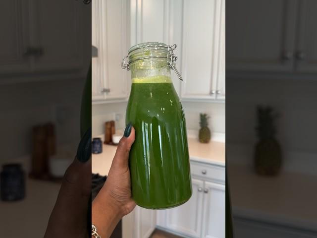 Gut friendly green juice: cucumber, apple, spinach, celery! #freshjuice #juicerecipe