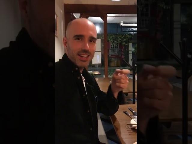 Nolan - Australiano cantando en Chino en un restaurant taiwanés de Mexico 