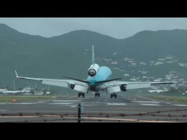 KLM MD11 landing on St. Maarten bad weather 1080p