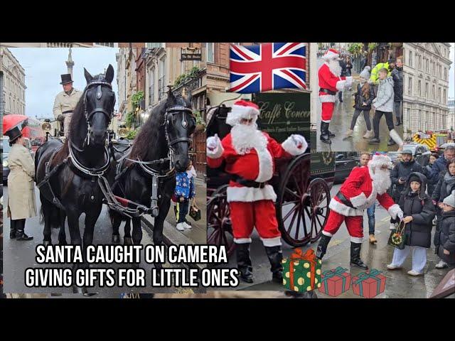 CAUGHT ON CAMERA! Santa Claus Gives PRESENTS To Children at Whitehall, London ️️