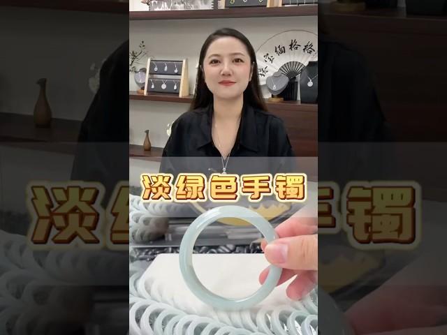 小价位有种有色的翡翠手镯来啦，喜欢的姐妹可以告诉我哦#翡翠 #翡翠手鐲 #翡翠手镯 #翡翠玉石 #緬甸玉 #缅甸翡翠 #緬甸翡翠