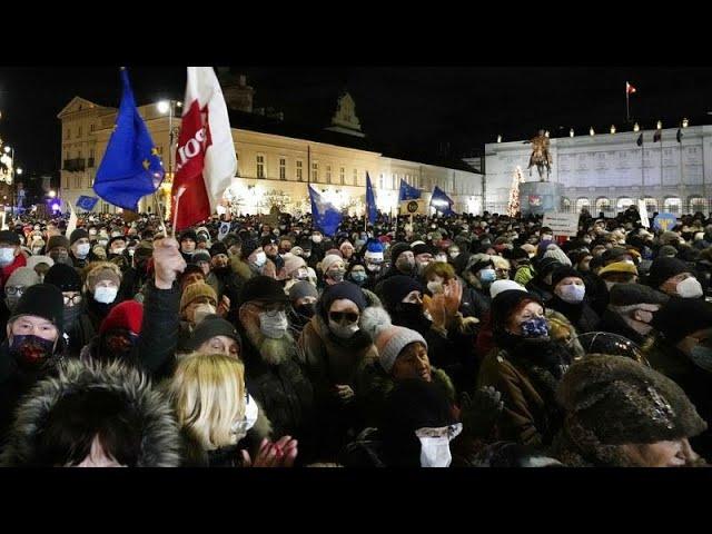 Поляки протестуют против закона о СМИ