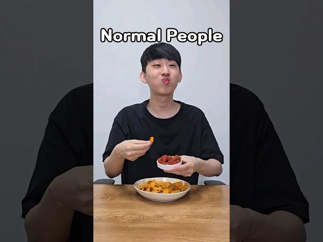 How To Eat Nachos -Normal People vs Mexican-