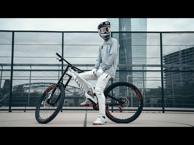 NINEYARD: Urban Freeride Fabio Wibmer, Kai Haase, Viki Gomez