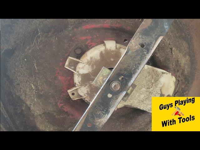 How to correctly install a mower blade