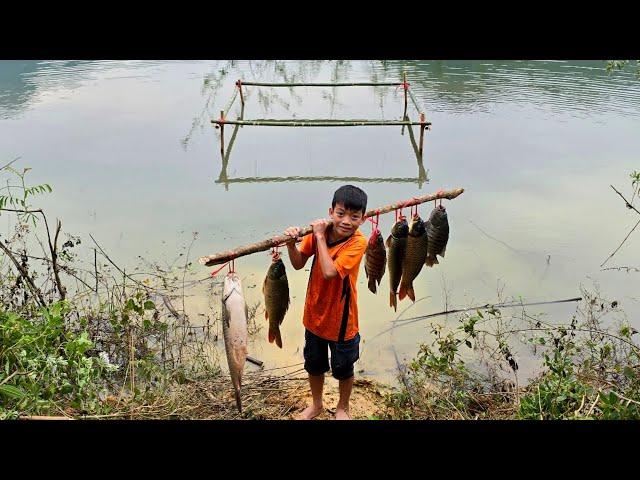 Bac's fishing skills: Use many small bamboo trees to fish, harvest 12.5kg of fish in a large lake.