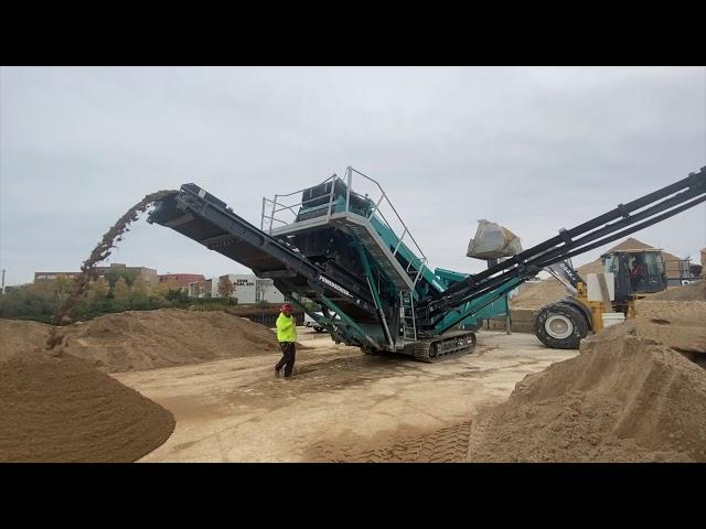 Powerscreen Chieftain 1400 screening sand