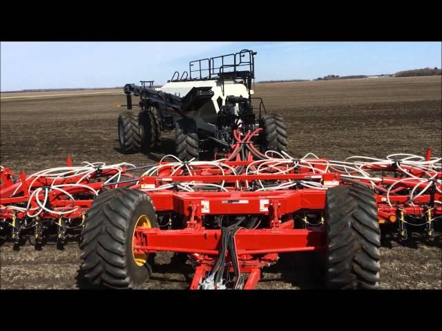 Bourgault 3720 Disc Drill & 7700 Aircart Demo