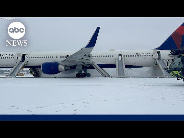 Passengers evacuate plane after Delta flight aborts takeoff in Atlanta