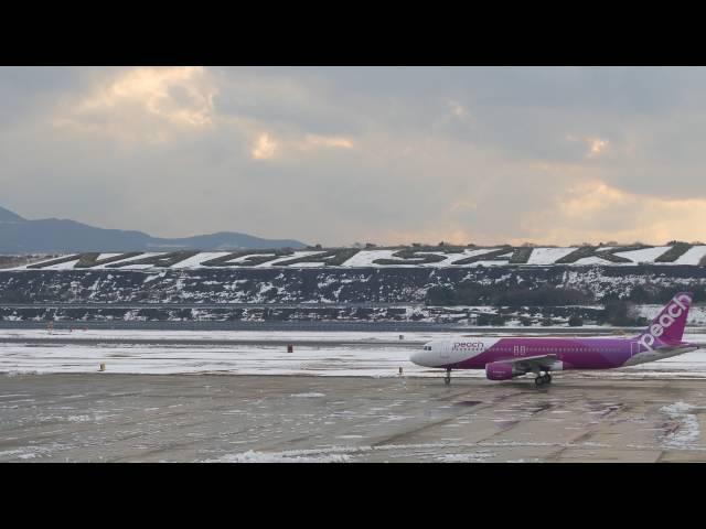 【4K plane spotting】【雪の長崎空港】Panasonic Lumix DMC FZ1000 Nagasaki Airport aircraft spotting in snow