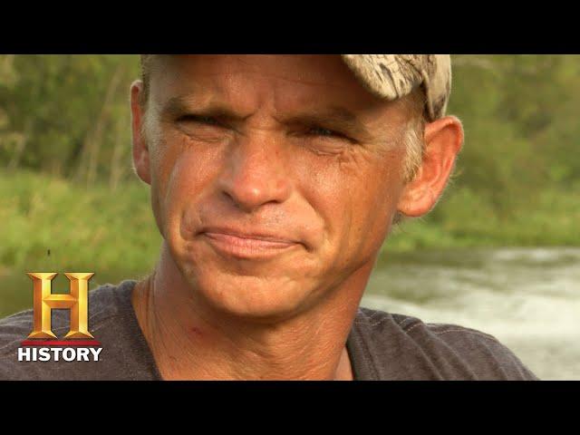 Swamp People: Willie & Little Willie Catch BULL GATORS in Dinosaur Territory (Season 12) | History