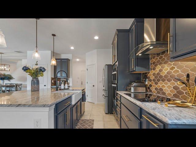 Quick Walkthrough of a 5-Bedroom Pool Home For Sale in Howey in the Hills Florida | 541 Avila Place