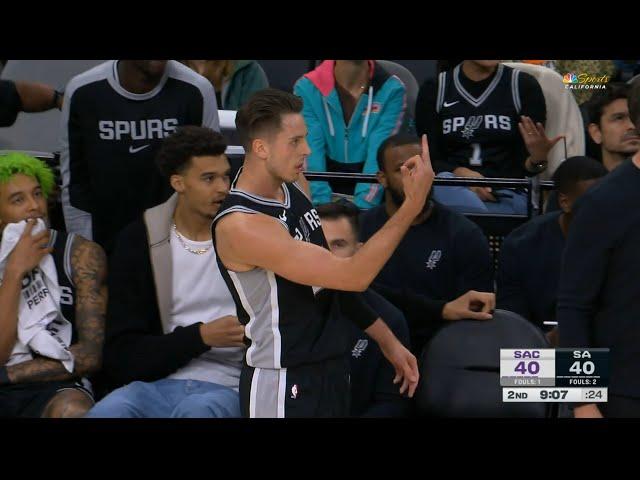 Zach Collins flips off the ref after getting ejected while walking to the bench 