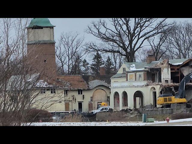 Watch a Historic Mansion in Lake Bluff, IL get Demolished