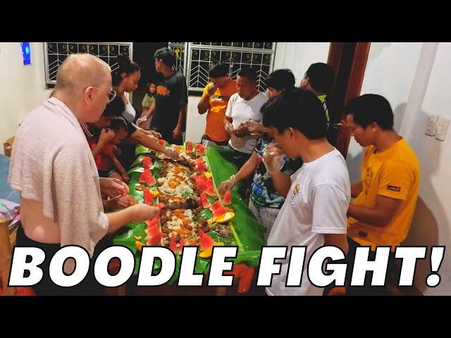 Boodle Fight - Diesen Kampf ums Essen muss man erleben