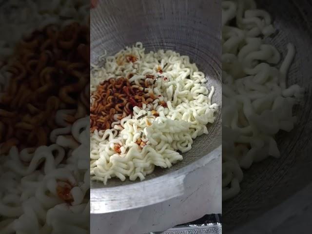 #ramen #ramenreview #cookramen #ramenreview #ramenjiro #koreanfood #koreannoodles