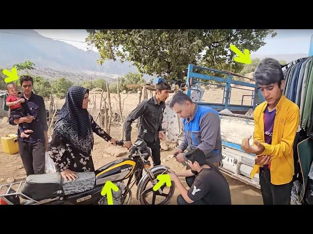 Shopping and repairing motorcycles in the city: presence of Ali Akbar at Akram's house