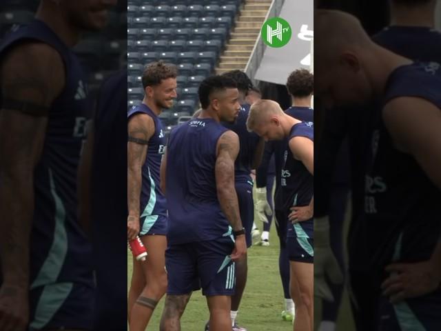 Ben White doing Ben White things in Arsenal training 