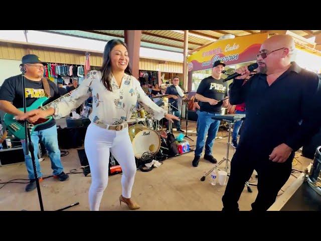 Baile en la pulga de Álamo Texas con Ana Franco