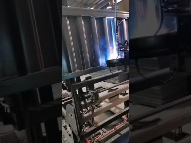 Truck wall panel welding machine