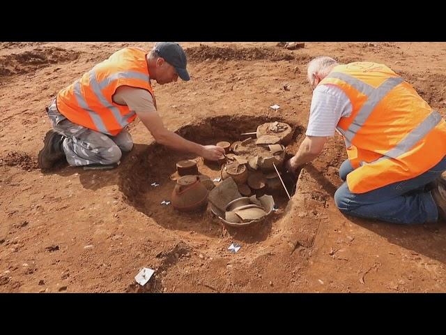 Roman Chest And Pottery Found In Warwickshire, UK (Apr. 30, 2018)