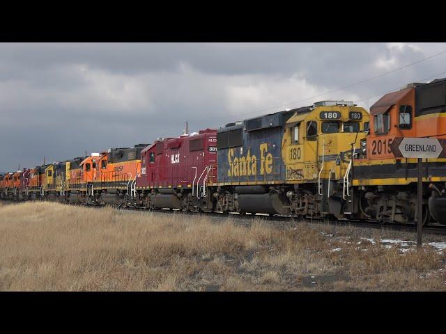 25 unit BNSF Power Move, Dash-8 Santa Fe Warbonnet, HLCX units, and 2 Santa Fe Bluebonnets!