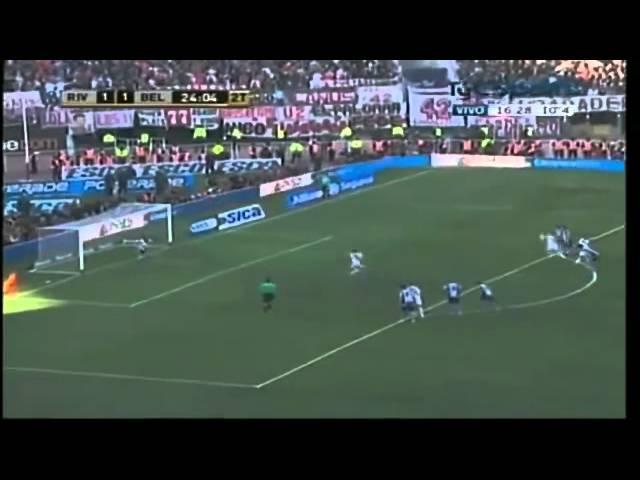 Olave le ataja un penal a River (partido de vuelta por la promocion 2011)