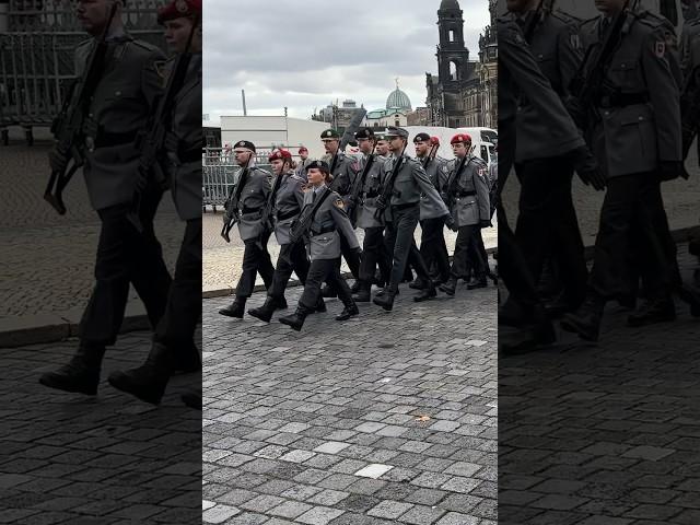 Ehrenzug OSH Dresden  #bundeswehr #militär #tradition #soldaten #parade #g36 #marsch