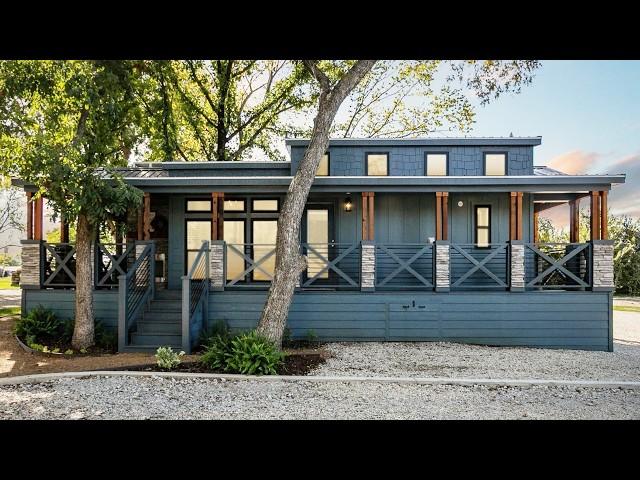 Absolutely Gorgeous Explore Cozy Tiny House with a Fireplace and Modern Design