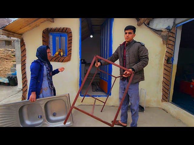 "Strengthening the roof of the chicken house of Abou Farm by laying wood and boards"